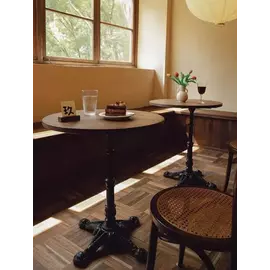 Tavoline per bare dhe restorante me bazament metalik. Syprina HPL. Diametri 60 cm.
